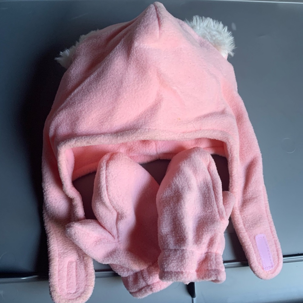 Old navy hat/mittens